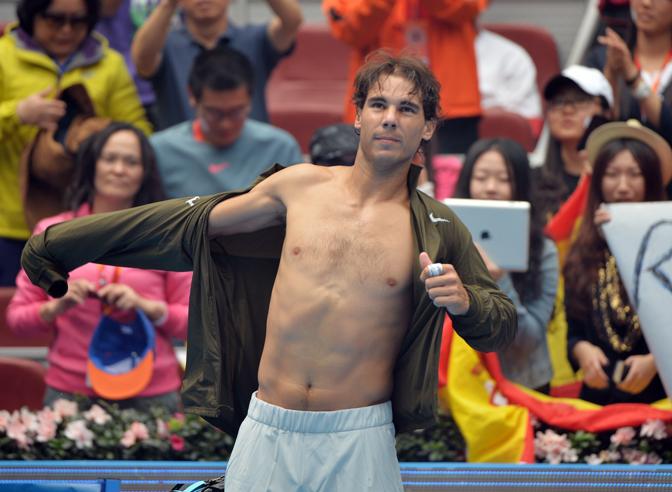 Tre anni dopo, Rafa Nadal  di nuovo il numero 1 al mondo del circuito Atp. Grazie al ritiro di Tomas Berdych nella semifinale del torneo di Pechino, lo spagnolo scalza Novak Djokovic dalla vetta dopo 102 settimane di dominio assoluto del serbo. Afp